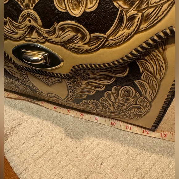 Vintage tooled leather Western theme purse - Picture 4 of 12